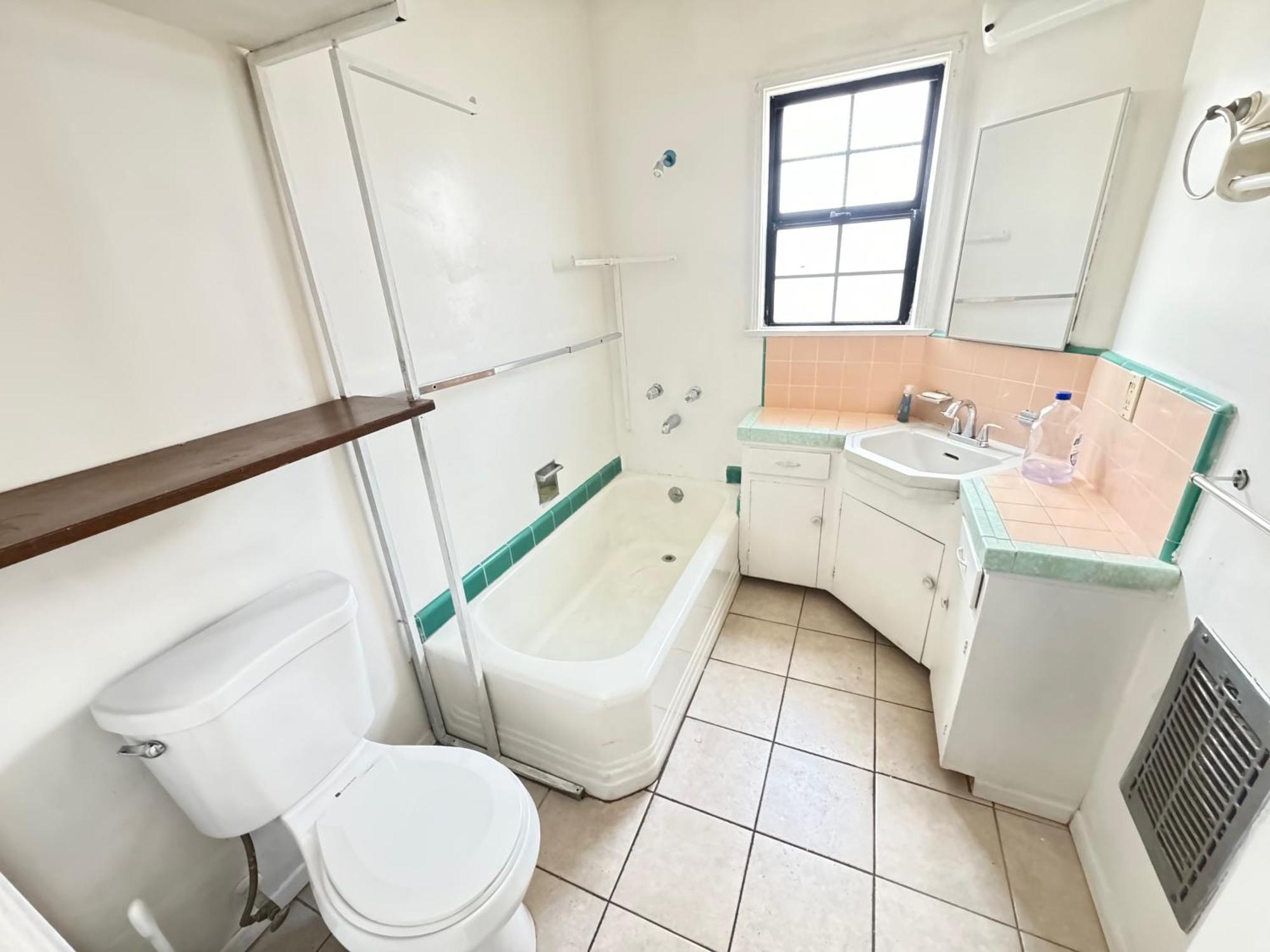 Cozy Home In Prime Location モントレー・パーク エクステリア 写真